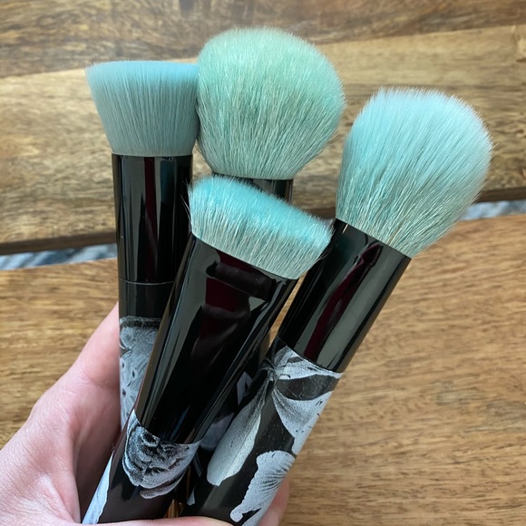 SONIA KASHUK 4pc brush set🖤 - Picture 3 of 4